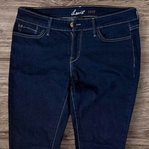 Like New- Levi's Women's Navy Skinny Jeans - Picture 5 of 7